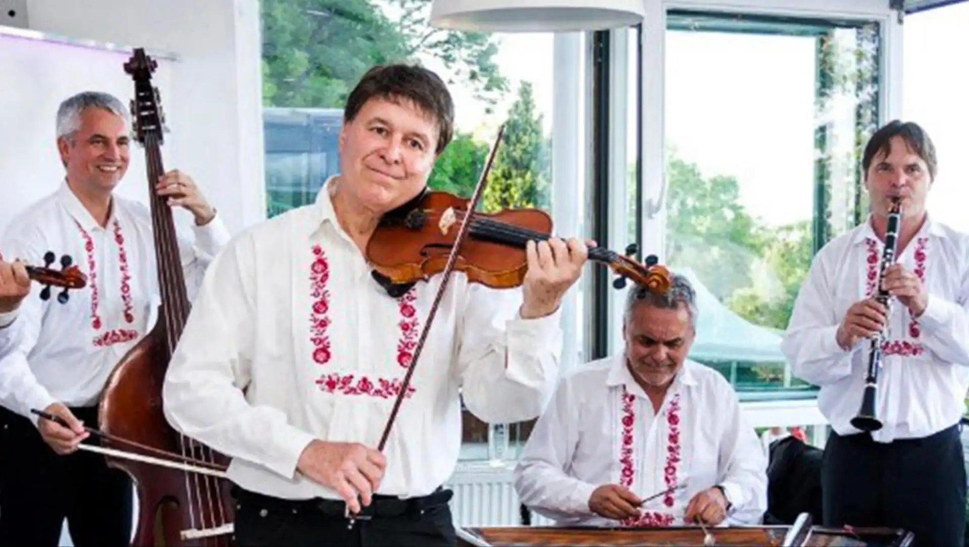 Cimbálová muzika Jaroslava Čecha Cimbálová muzika Jaroslava Čecha