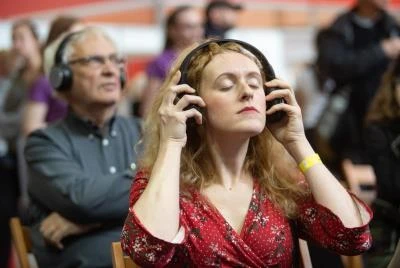 Listening to radio plays, podcasts with Czech Radio