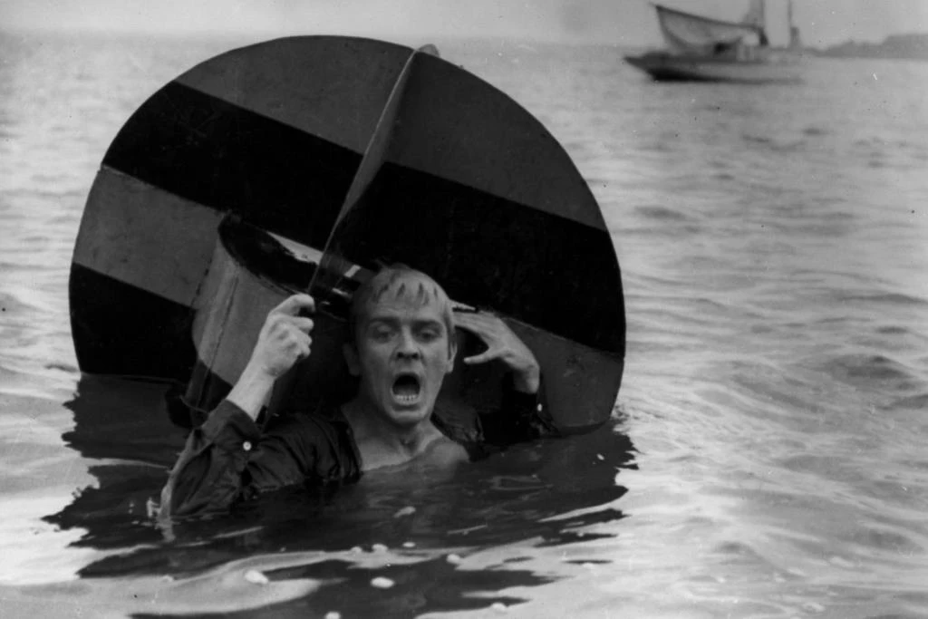 The Knife in the Water