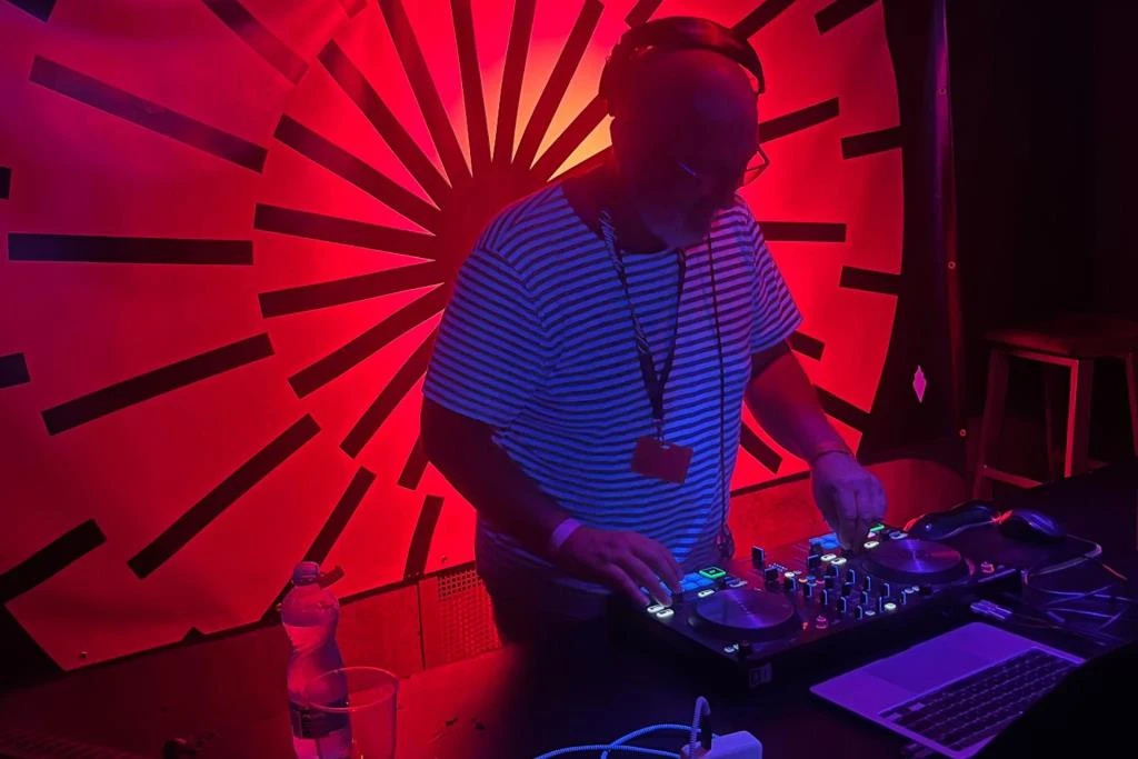 Radio One Night: DJ Douglas Arellanes